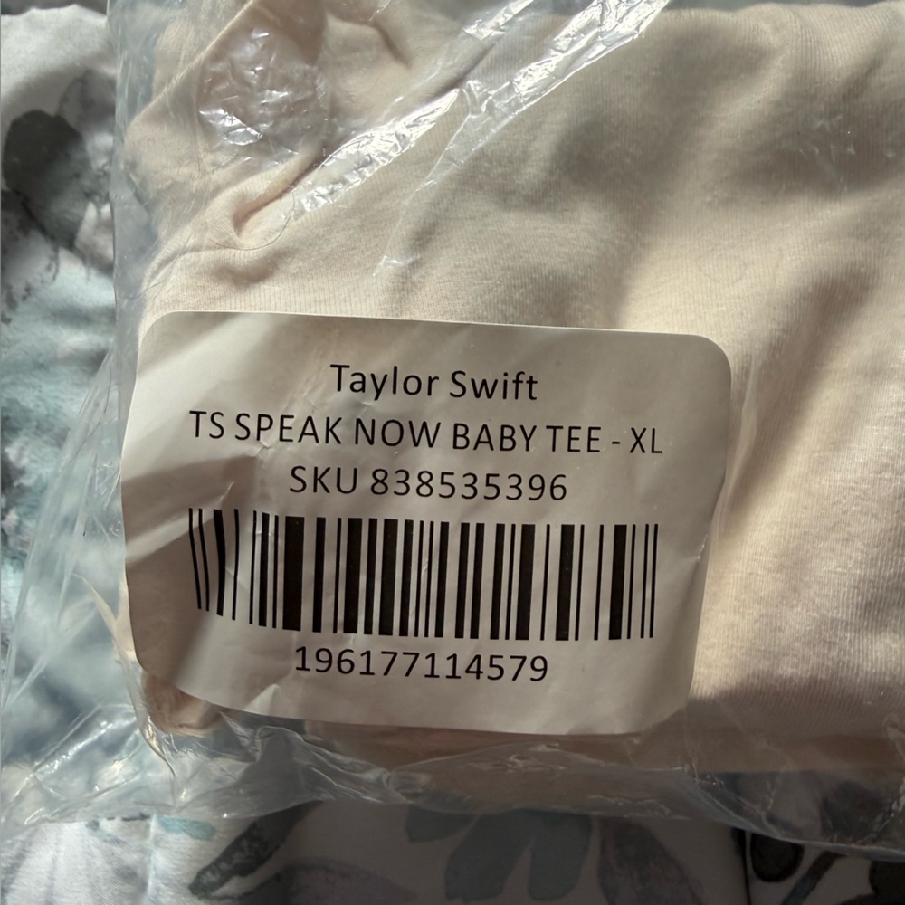 Taylor Swift Speak Now Baby Tee XL NWT - Picture 9 of 9